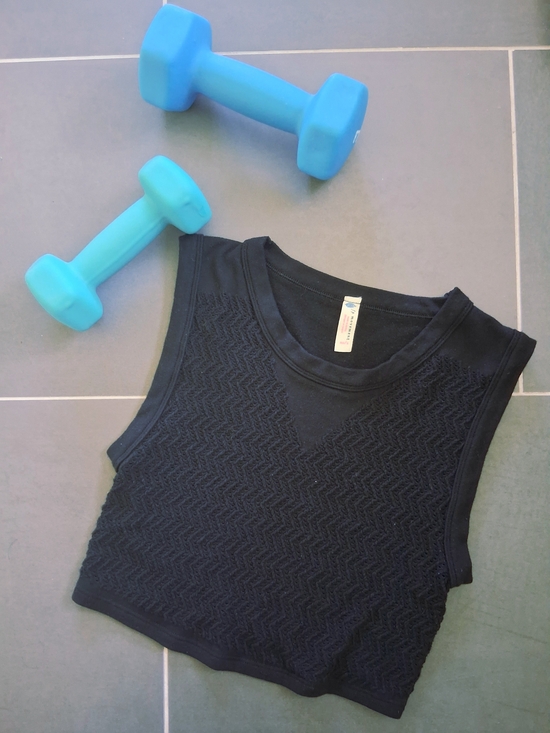 FP Movement by Free People Tops - FREE PEOPLE MOVEMENT - BLACK CROPPED SPORTS TOP ⚽️🏀🏐